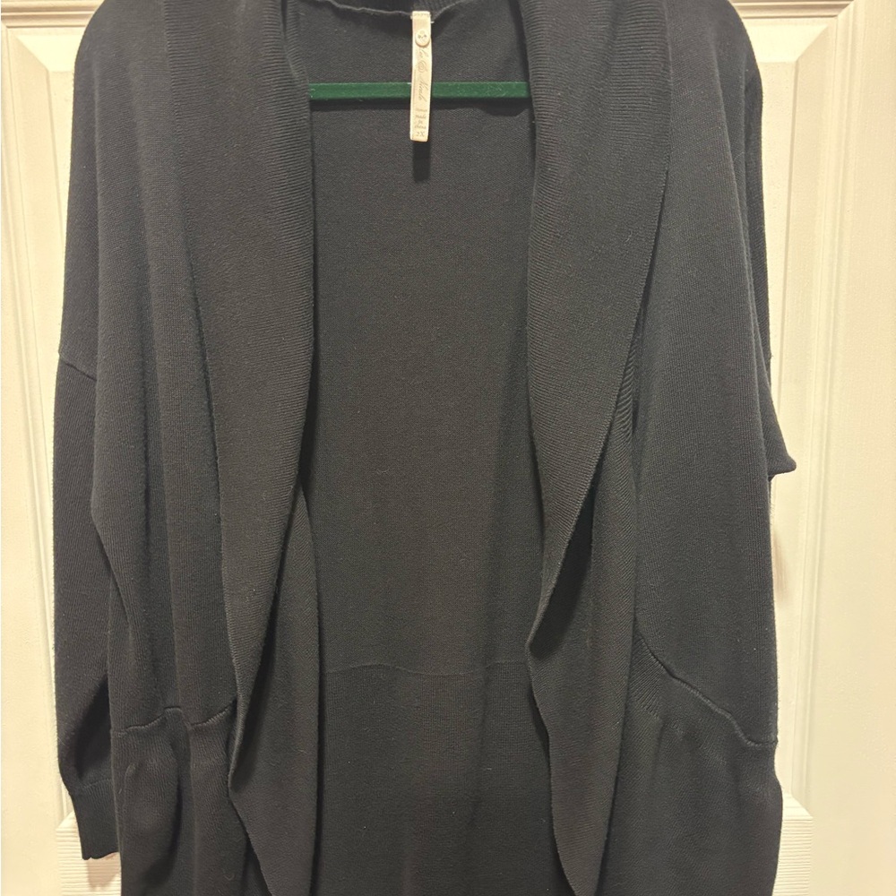 Leo & Nicole Women's Black Cardigan